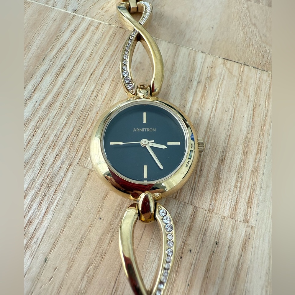Armitron ladies black dial gold tone watch NEW BATTERY